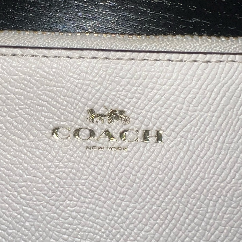 Coach White Wristlet Bag pre owned - Picture 3 of 8